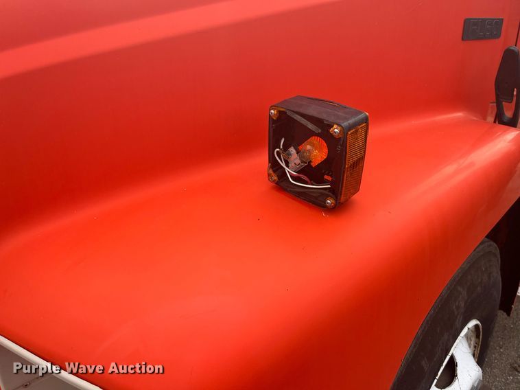 image for item DG5428 2002 Freightliner FL60  oil distributor truck