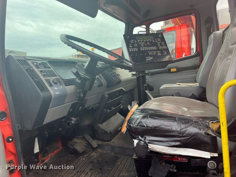 image for item DG5428 2002 Freightliner FL60  oil distributor truck