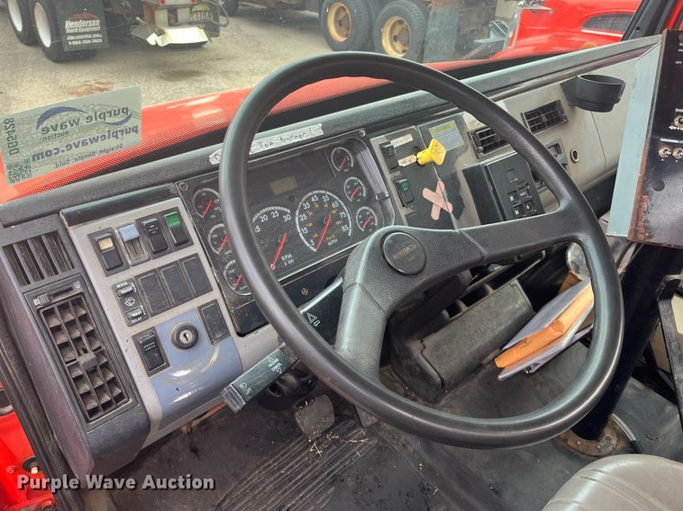 image for item DG5428 2002 Freightliner FL60  oil distributor truck