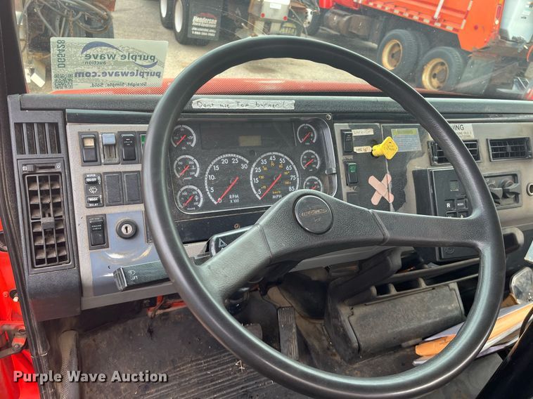 image for item DG5428 2002 Freightliner FL60  oil distributor truck