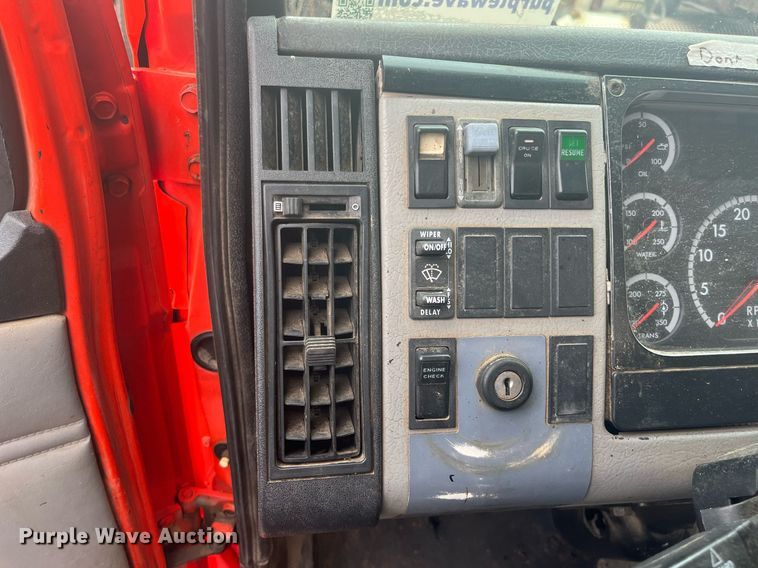 image for item DG5428 2002 Freightliner FL60  oil distributor truck