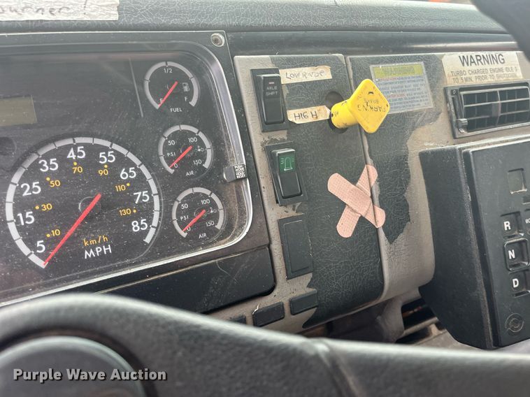 image for item DG5428 2002 Freightliner FL60  oil distributor truck