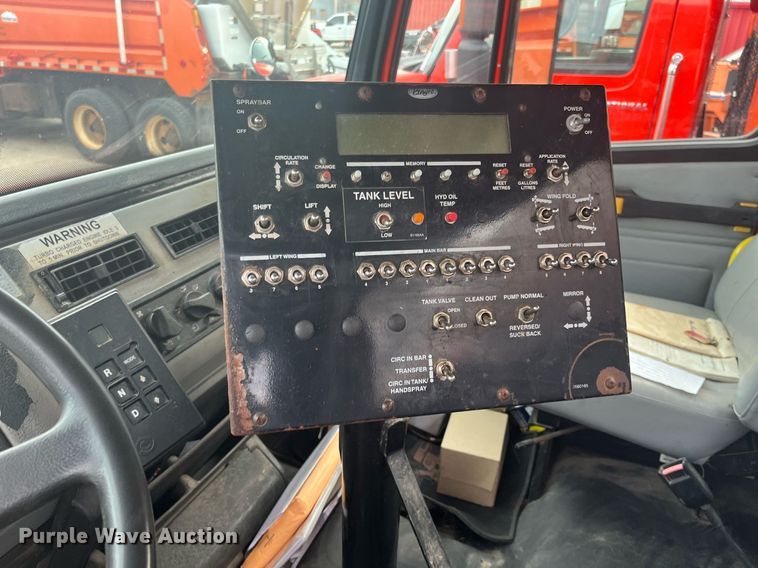 image for item DG5428 2002 Freightliner FL60  oil distributor truck