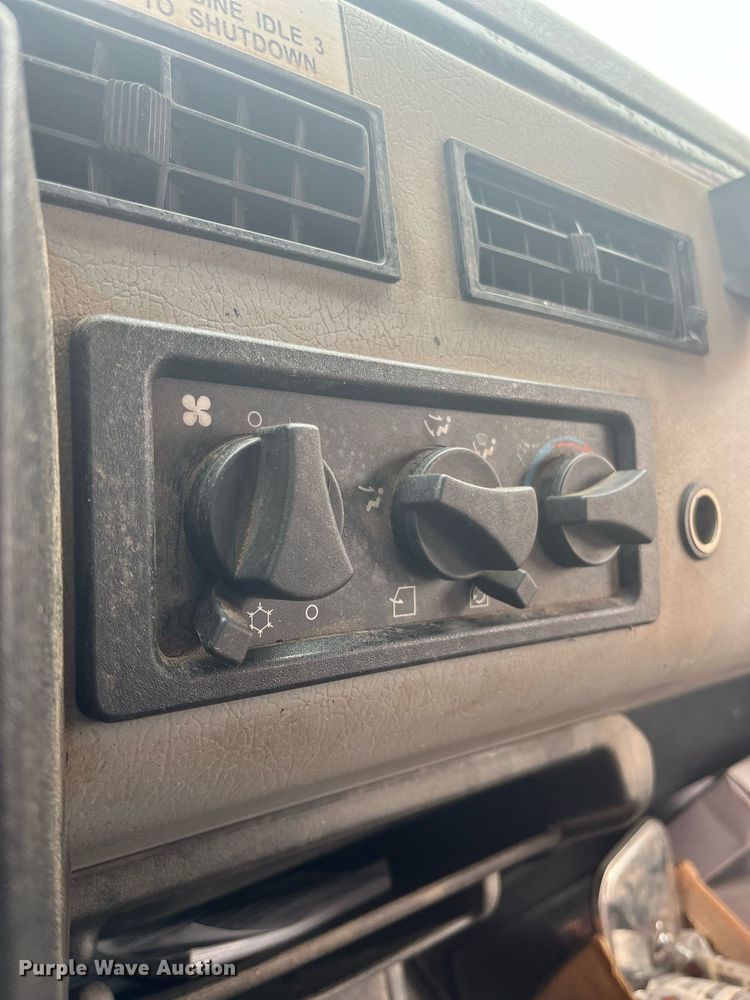 image for item DG5428 2002 Freightliner FL60  oil distributor truck