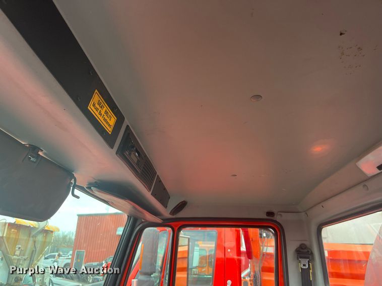 image for item DG5428 2002 Freightliner FL60  oil distributor truck