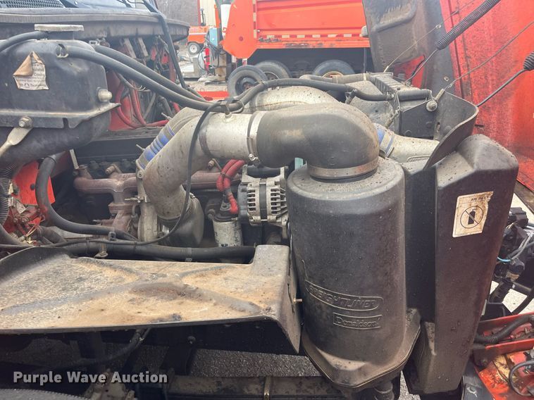 image for item DG5428 2002 Freightliner FL60  oil distributor truck