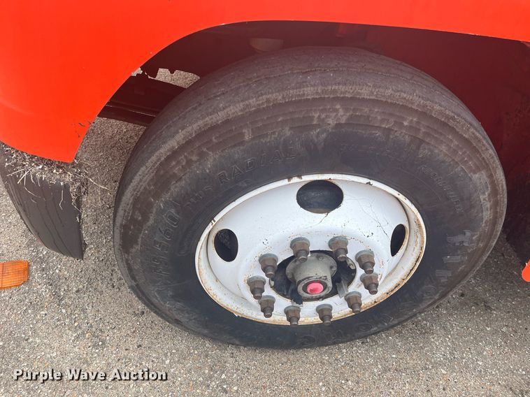 image for item DG5428 2002 Freightliner FL60  oil distributor truck