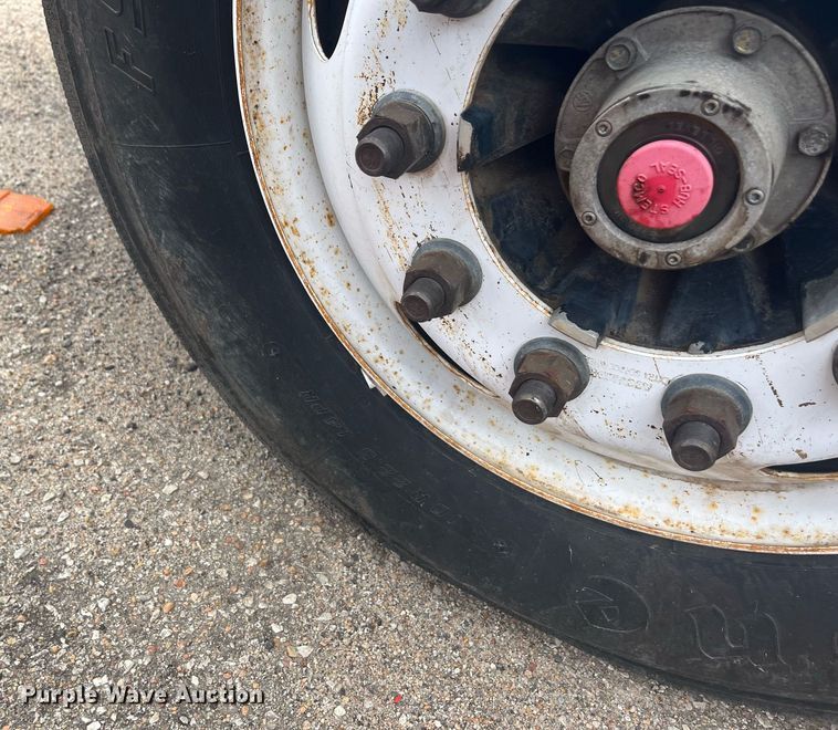 image for item DG5428 2002 Freightliner FL60  oil distributor truck