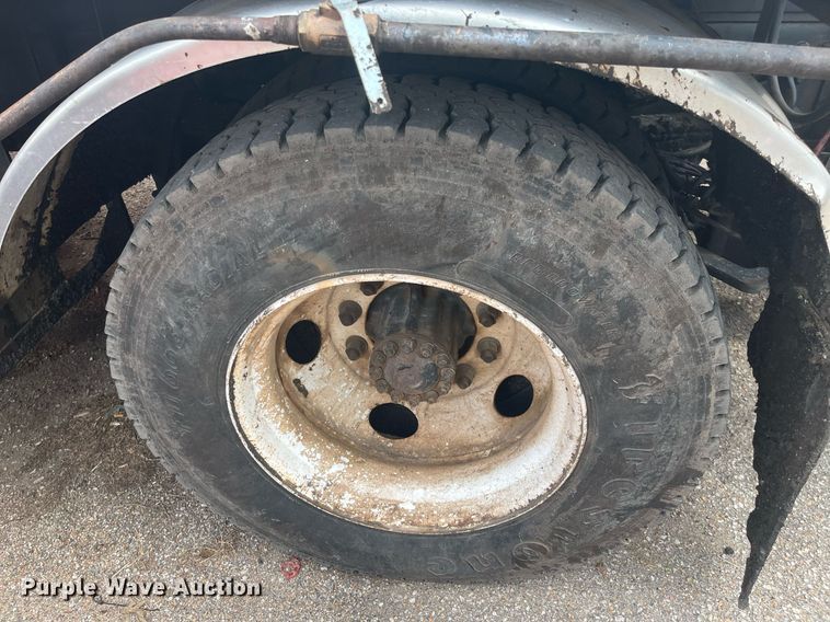 image for item DG5428 2002 Freightliner FL60  oil distributor truck