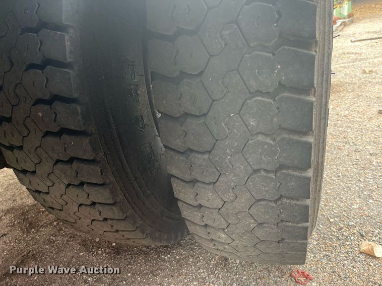 image for item DG5428 2002 Freightliner FL60  oil distributor truck