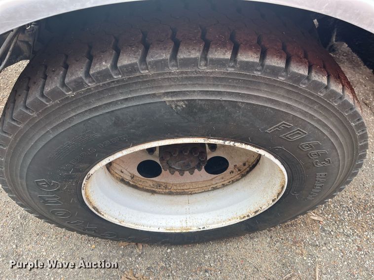 image for item DG5428 2002 Freightliner FL60  oil distributor truck