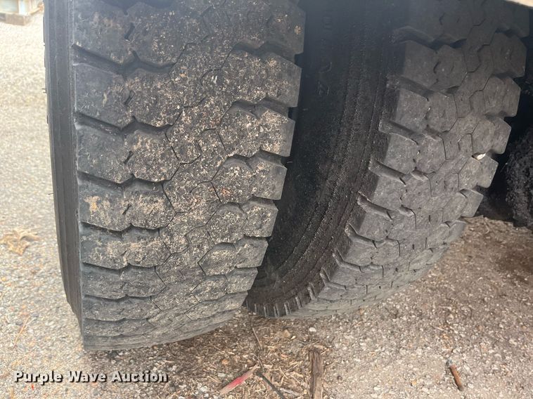 image for item DG5428 2002 Freightliner FL60  oil distributor truck