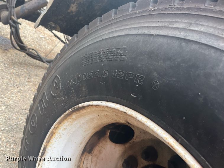 image for item DG5428 2002 Freightliner FL60  oil distributor truck