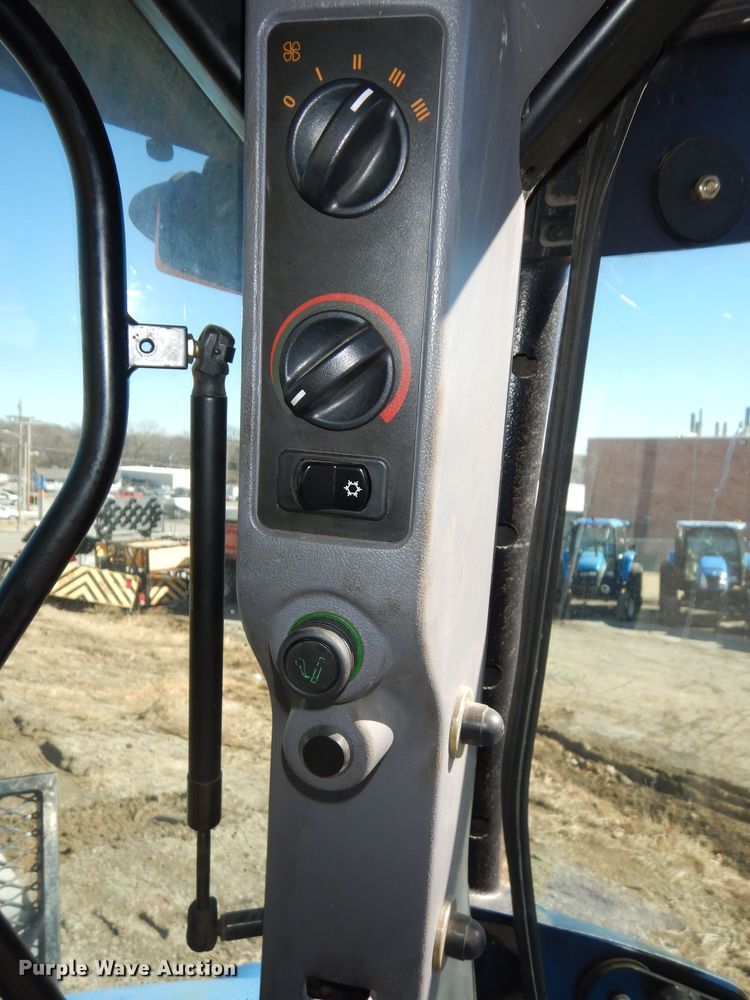 image for item DK7528 2006 New Holland TS110A  tractor