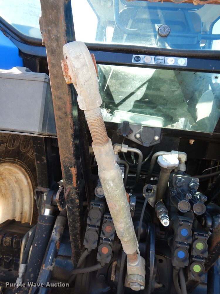 image for item DK7530 2003 New Holland TS100  tractor