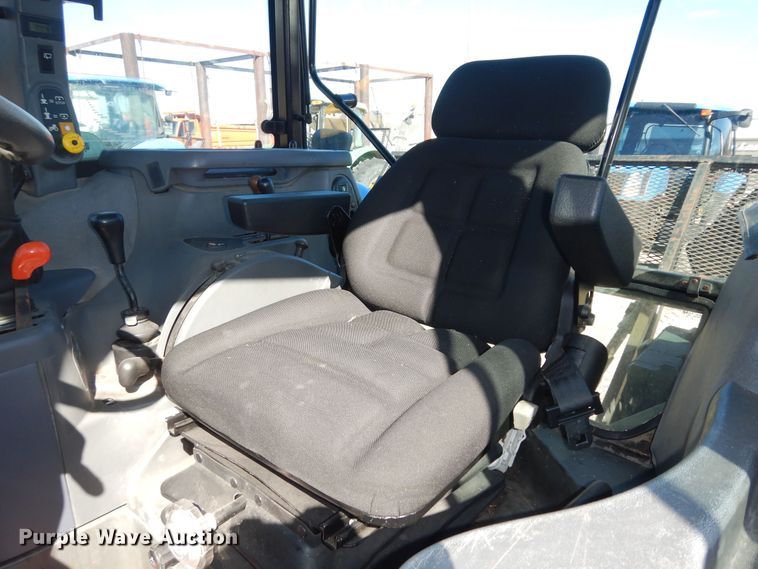 image for item DK7530 2003 New Holland TS100  tractor