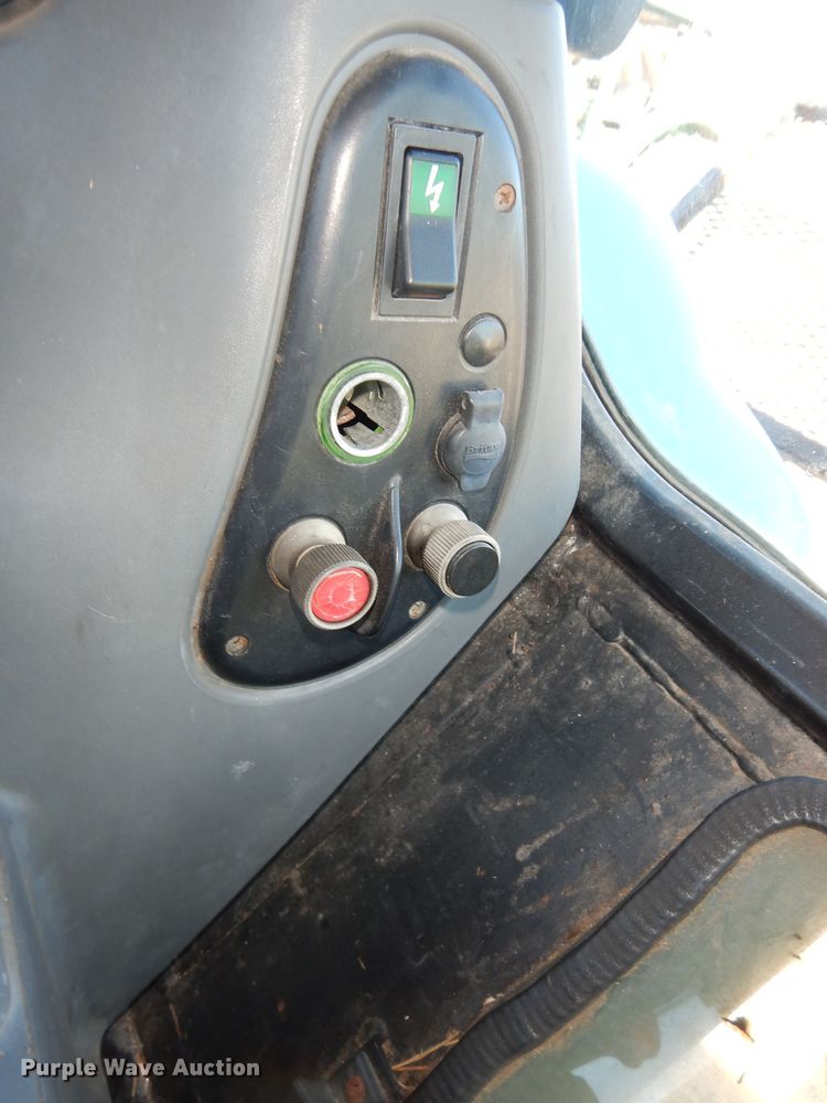 image for item DK7530 2003 New Holland TS100  tractor