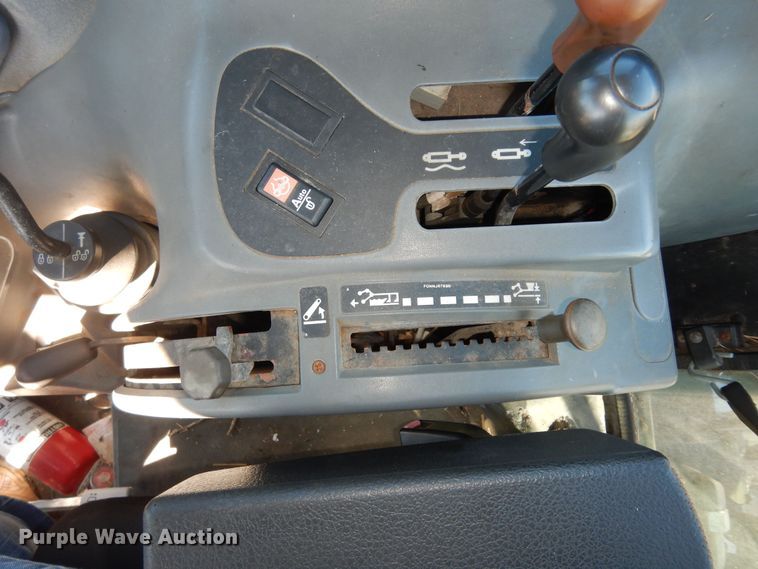 image for item DK7530 2003 New Holland TS100  tractor