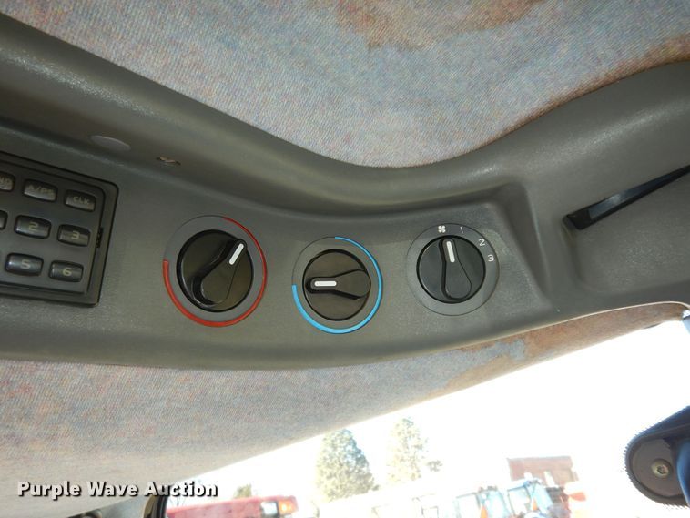 image for item DK7530 2003 New Holland TS100  tractor