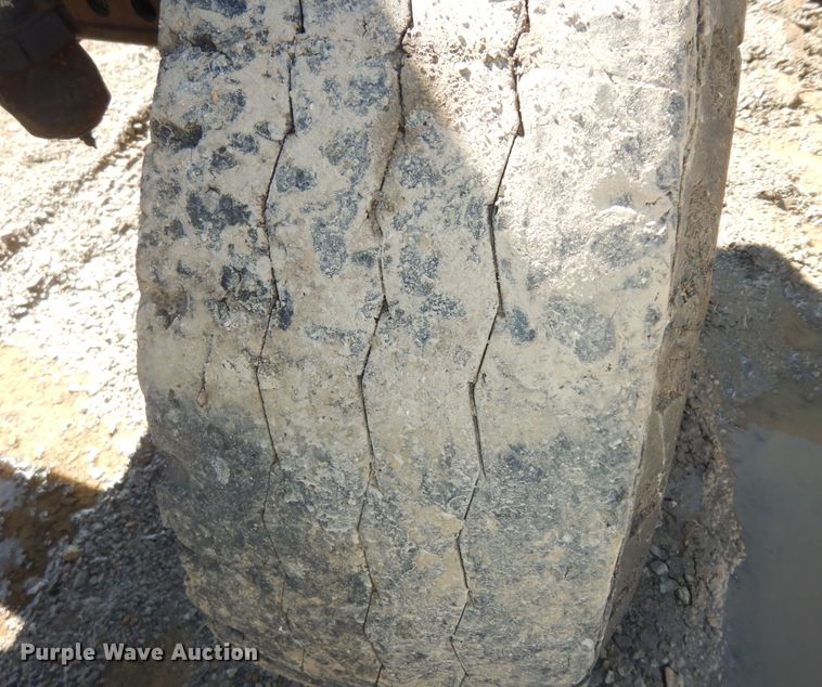 image for item DK7530 2003 New Holland TS100  tractor