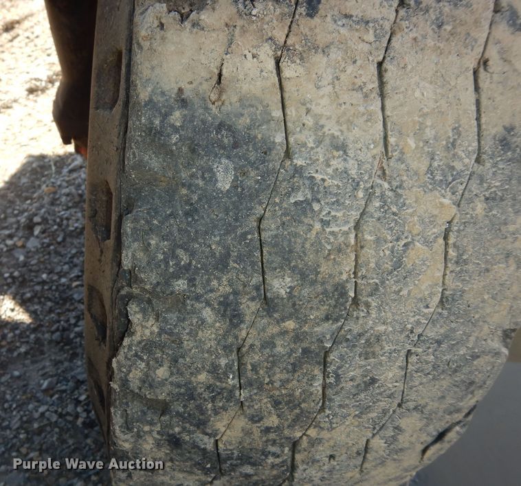 image for item DK7530 2003 New Holland TS100  tractor