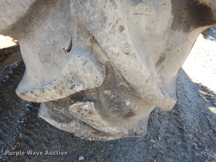 image for item DK7530 2003 New Holland TS100  tractor