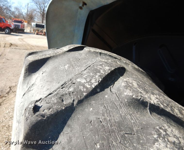 image for item DK7530 2003 New Holland TS100  tractor