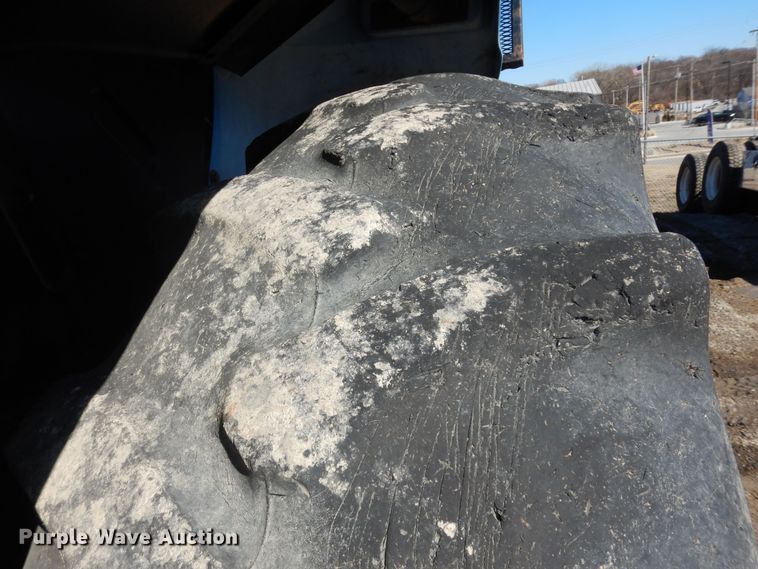 image for item DK7530 2003 New Holland TS100  tractor