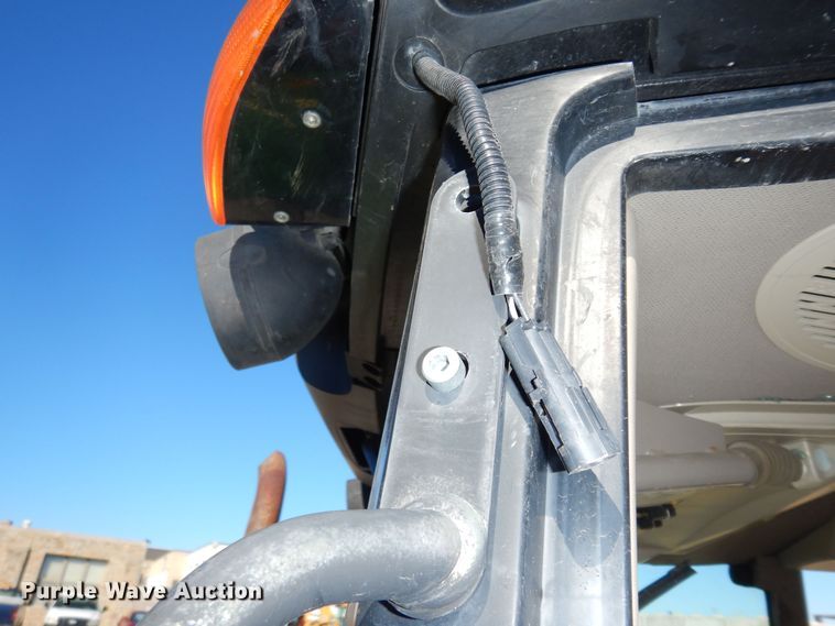 image for item DK7600 2005 John Deere 6415  tractor