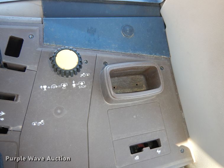 image for item DK7600 2005 John Deere 6415  tractor