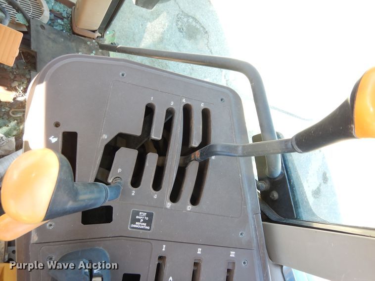 image for item DK7600 2005 John Deere 6415  tractor