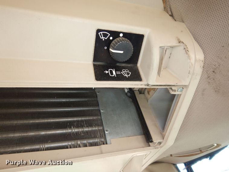 image for item DK7600 2005 John Deere 6415  tractor