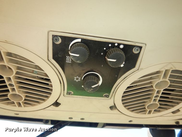 image for item DK7600 2005 John Deere 6415  tractor