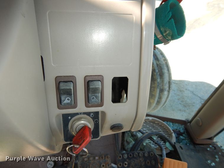 image for item DK7600 2005 John Deere 6415  tractor