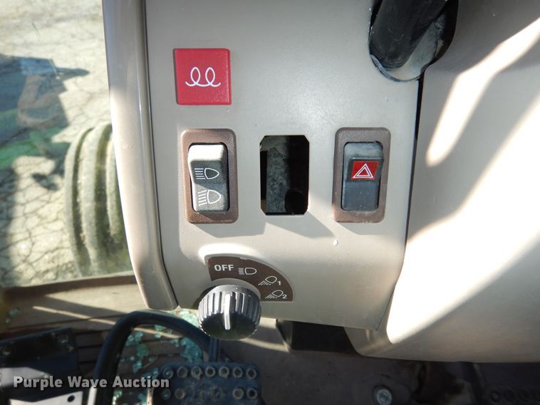 image for item DK7600 2005 John Deere 6415  tractor