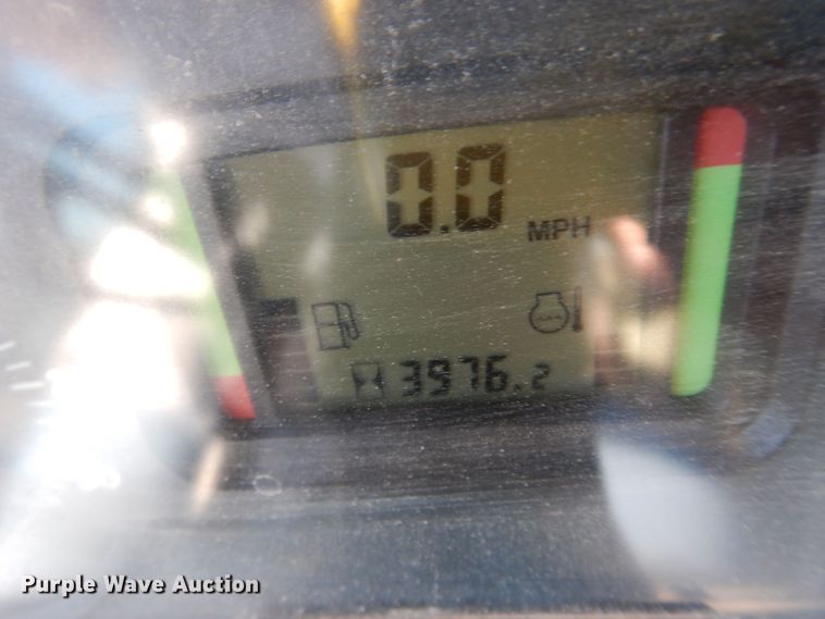 image for item DK7600 2005 John Deere 6415  tractor