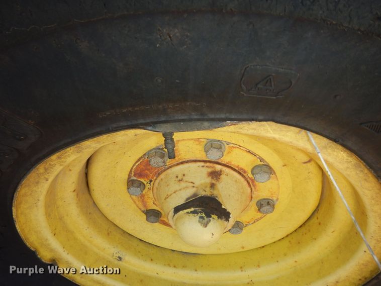 image for item DK7600 2005 John Deere 6415  tractor