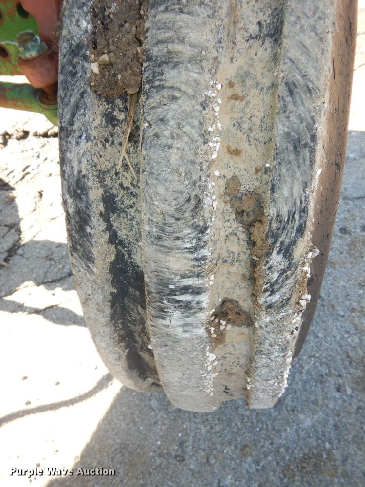 image for item DK7600 2005 John Deere 6415  tractor