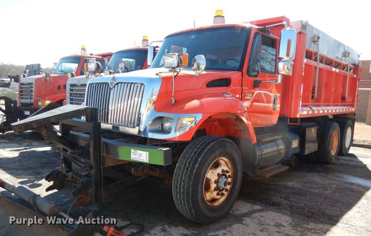 image for item DK7627 2003 International 7500  dump truck