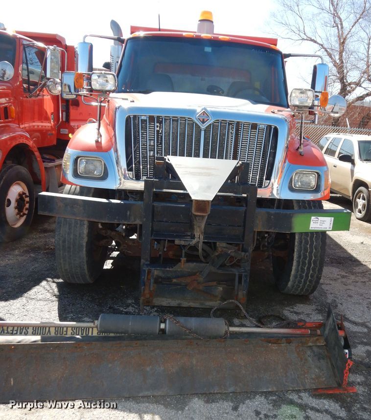 image for item DK7627 2003 International 7500  dump truck