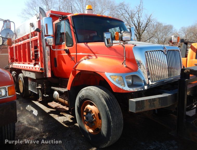 image for item DK7627 2003 International 7500  dump truck