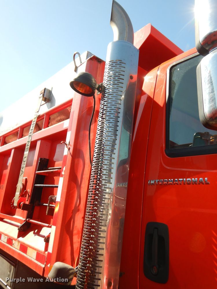 image for item DK7627 2003 International 7500  dump truck