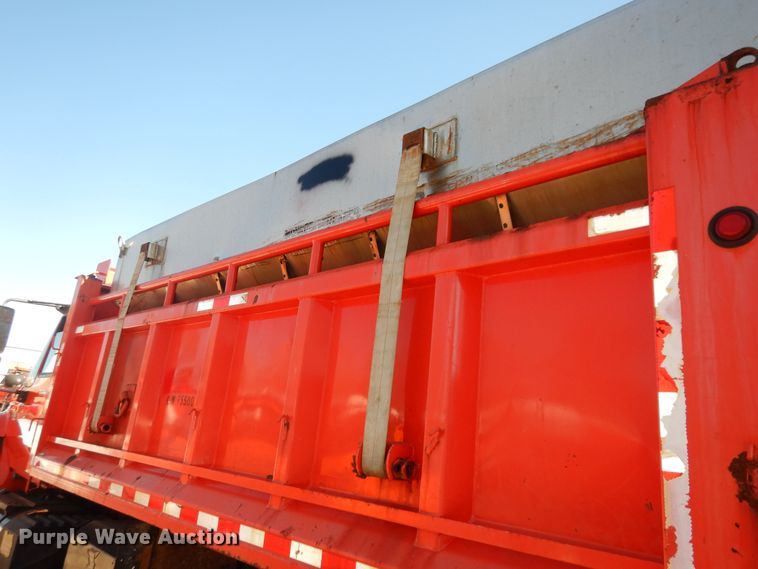 image for item DK7627 2003 International 7500  dump truck