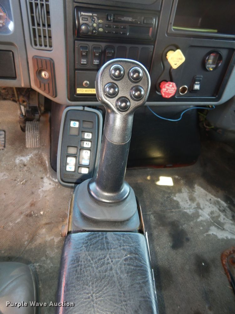 image for item DK7627 2003 International 7500  dump truck