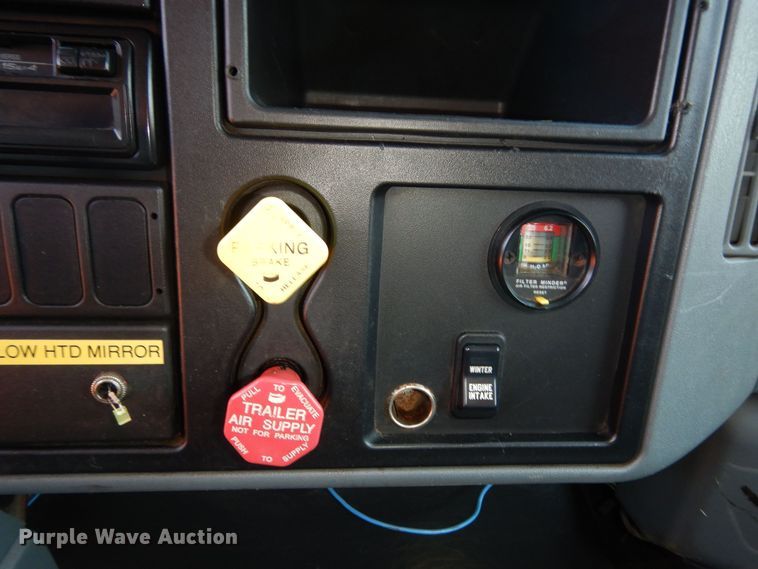 image for item DK7627 2003 International 7500  dump truck