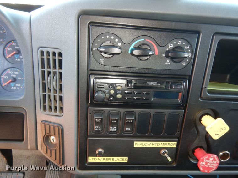 image for item DK7627 2003 International 7500  dump truck