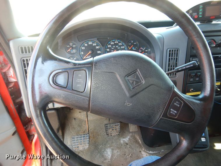 image for item DK7627 2003 International 7500  dump truck