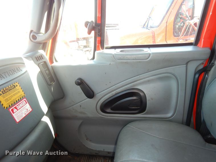 image for item DK7627 2003 International 7500  dump truck