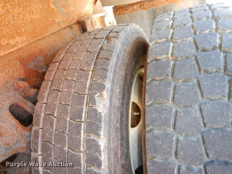 image for item DK7627 2003 International 7500  dump truck