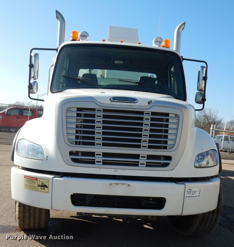 image for item DK7635 2006 Freightliner Business Class M2  bridge inspection truck